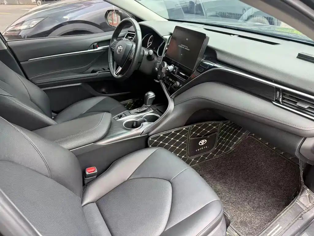 Toyota Camry 2022 — фото 13