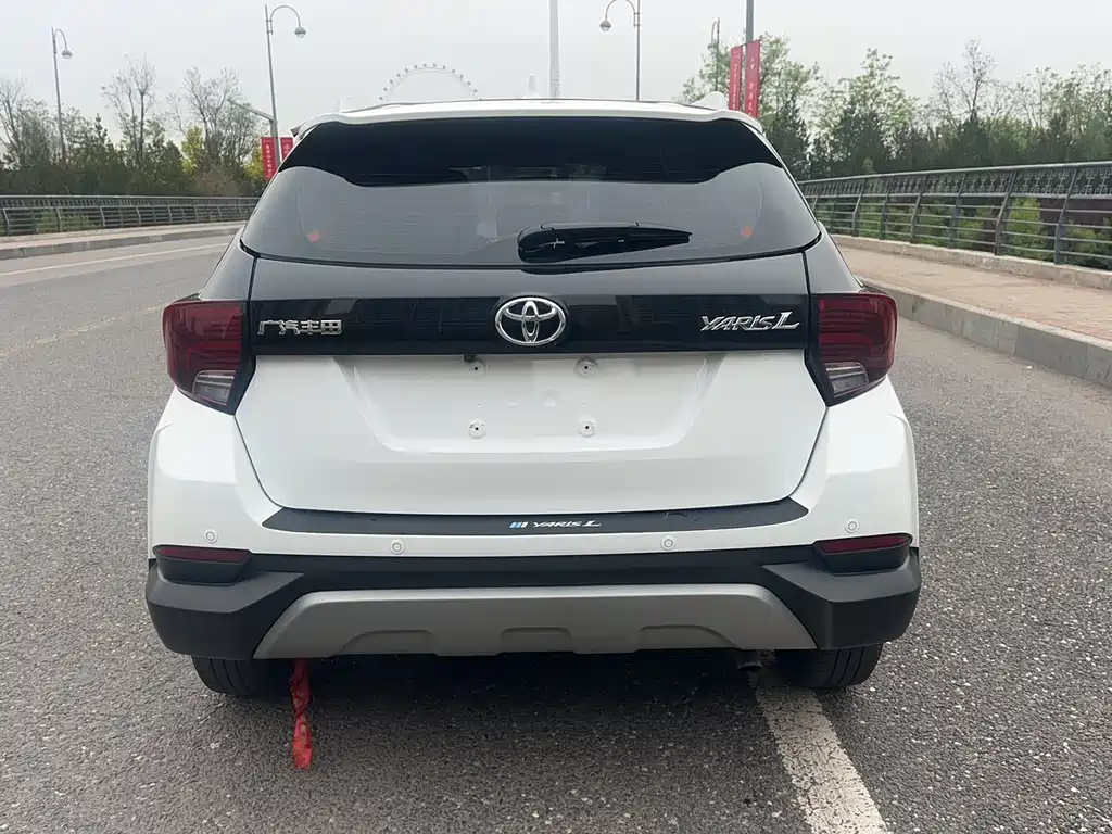 Toyota Yaris L 2022 — фото 8