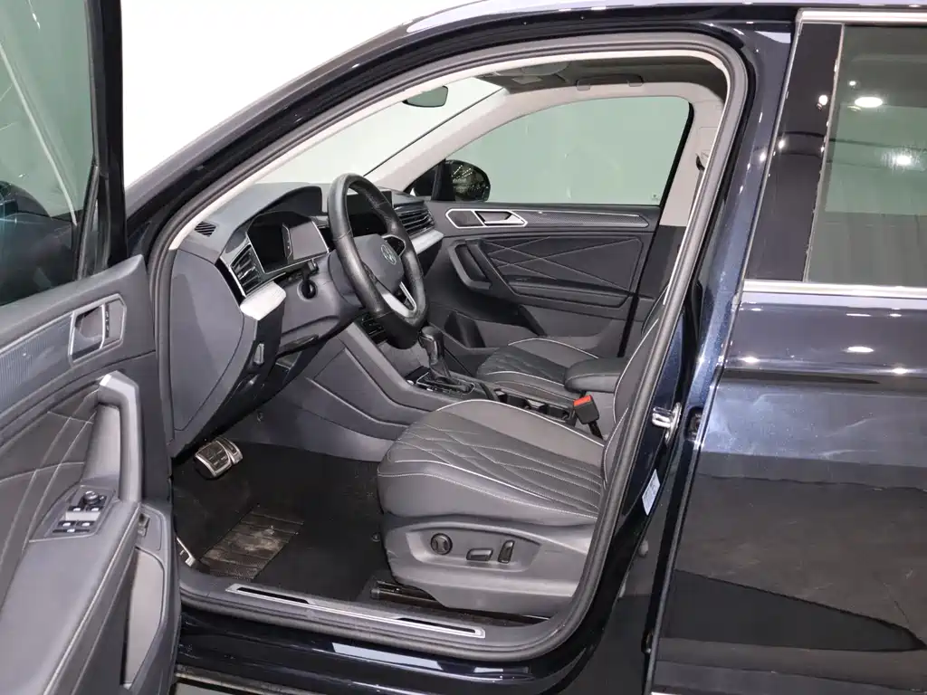 Volkswagen Tiguan L 2022 — фото 12