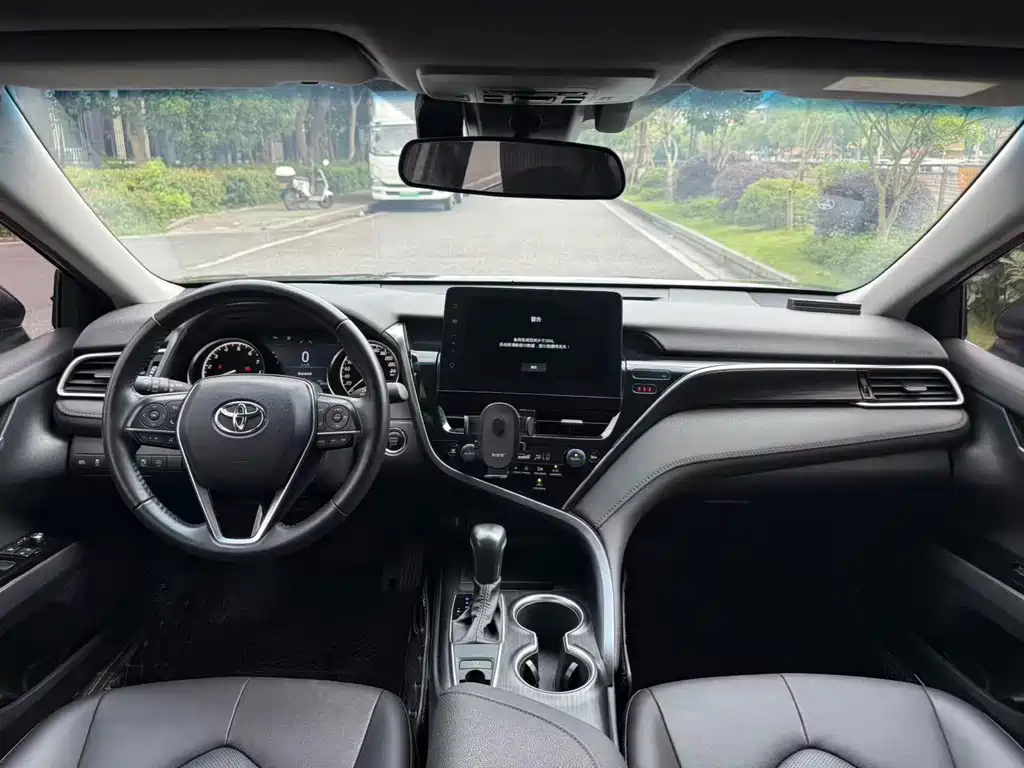 Toyota Camry 2022 — фото 10
