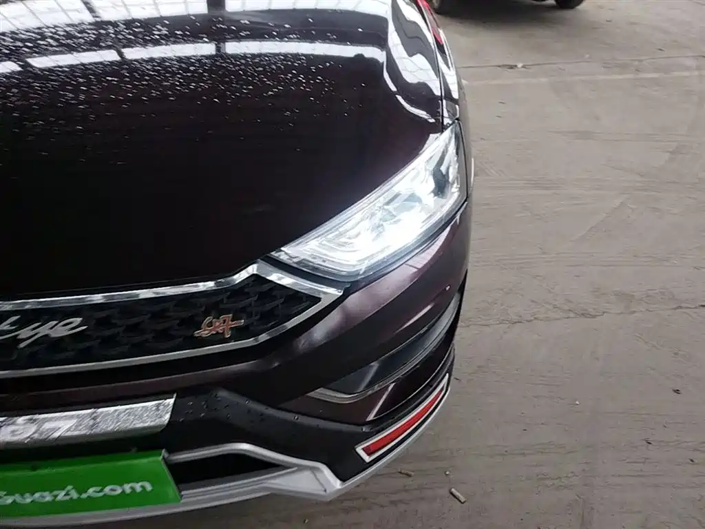 Zotye SR7 2016 — фото 24