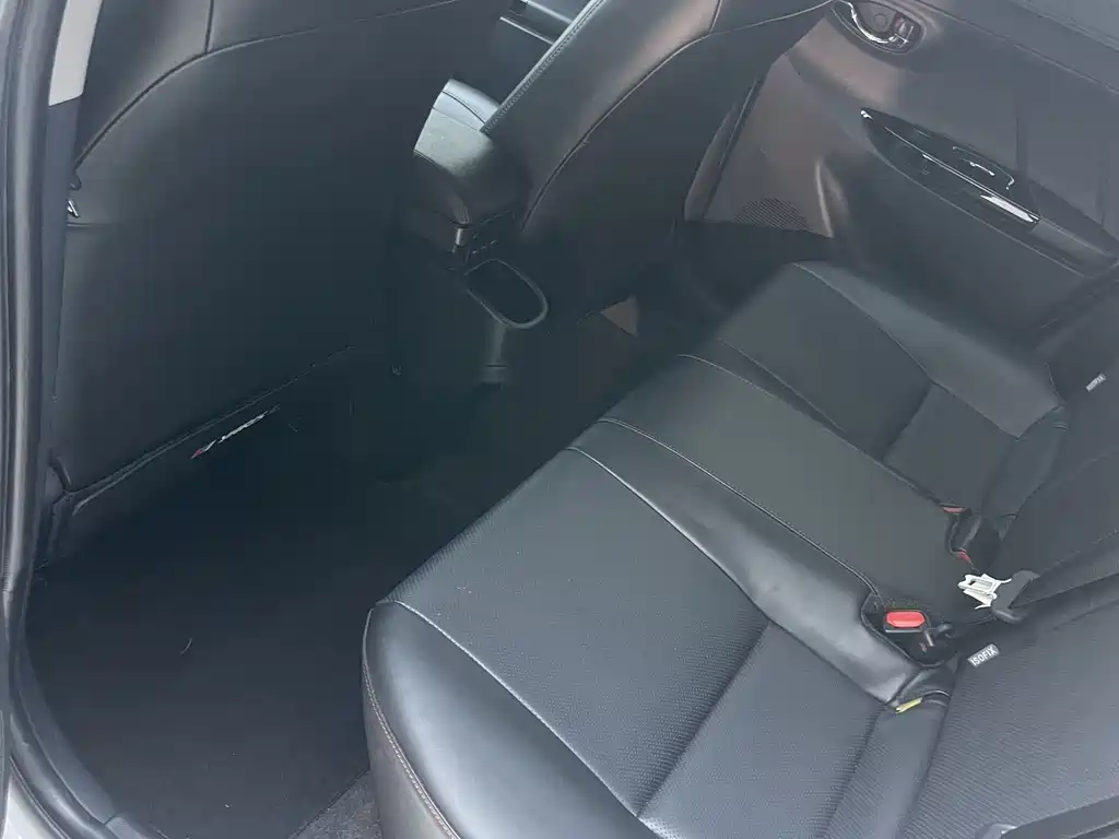 Toyota Yaris L 2023 — фото 22