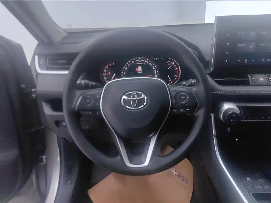 Toyota RAV4 2021 — фото 15