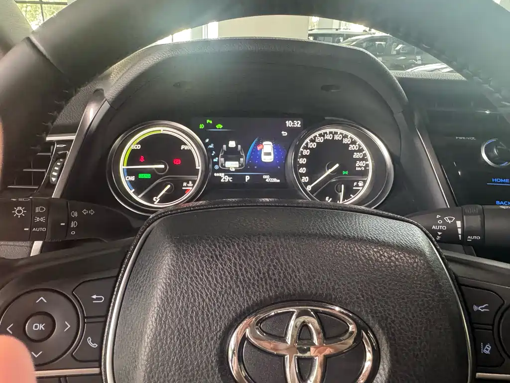 Toyota Camry 2020 — фото 25