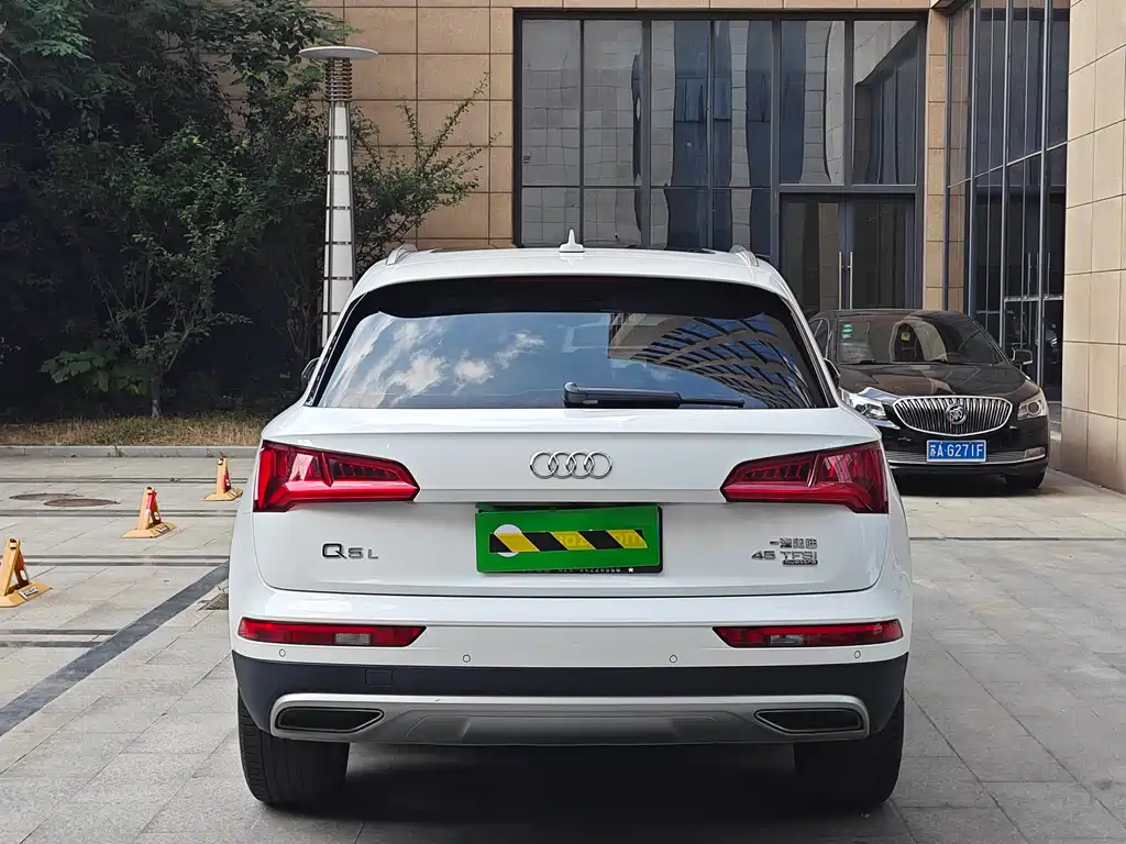 Audi Q5L 2020