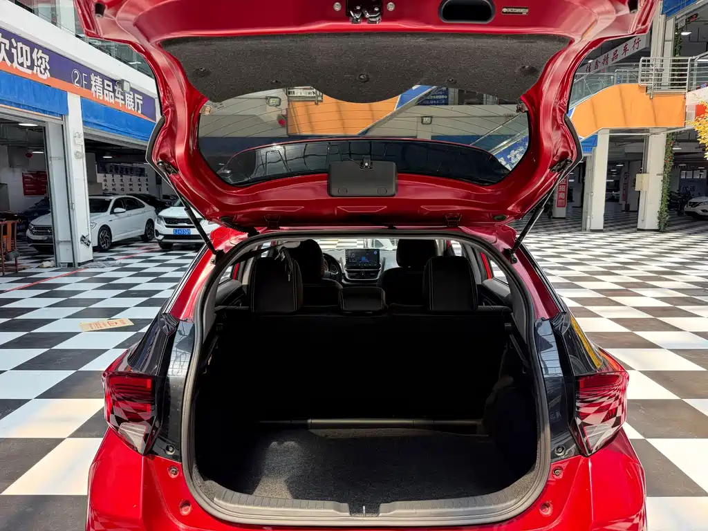 Toyota Yaris L 2023 — фото 15