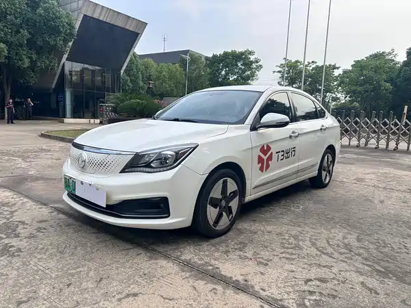 Dongfeng E70 2021
