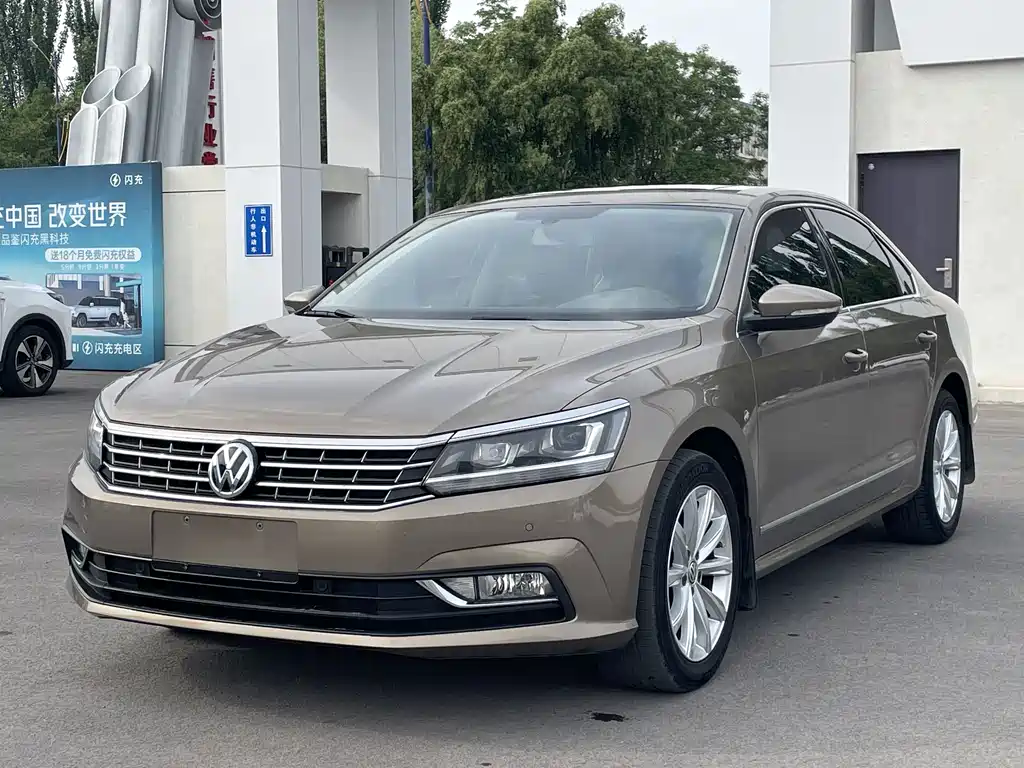 Volkswagen Passat 2018 — фото 1