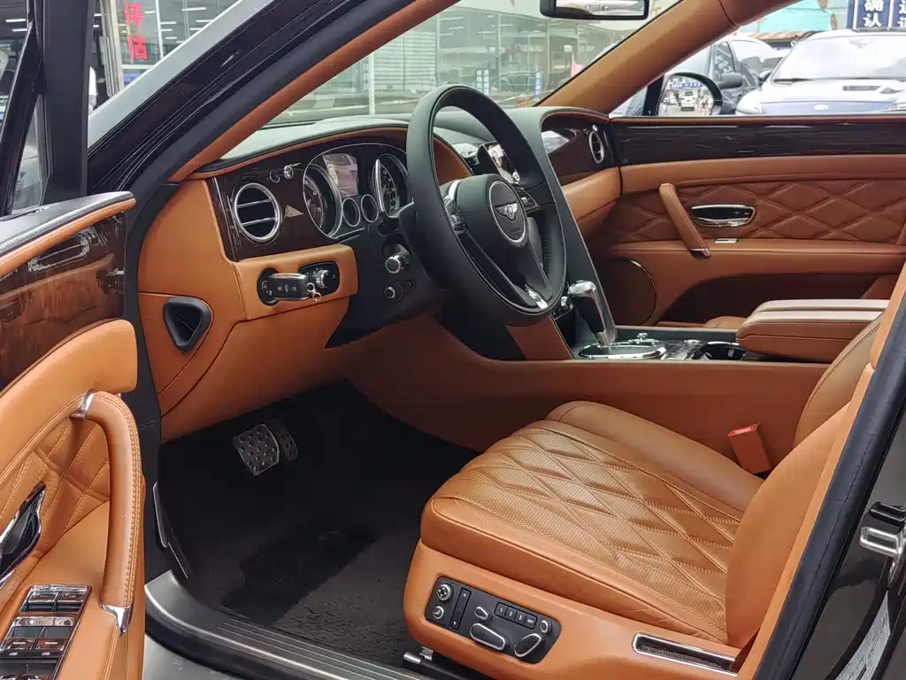 Bentley Flying Spur 2016 — фото 12