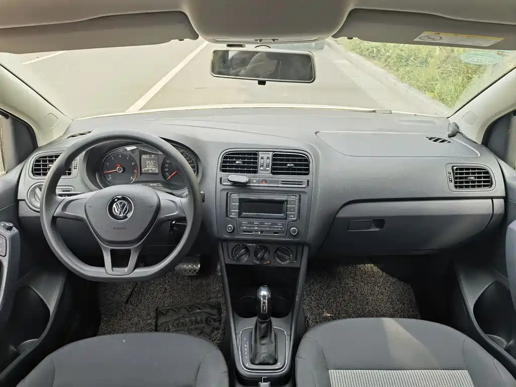 Volkswagen Polo 2017 — фото 10