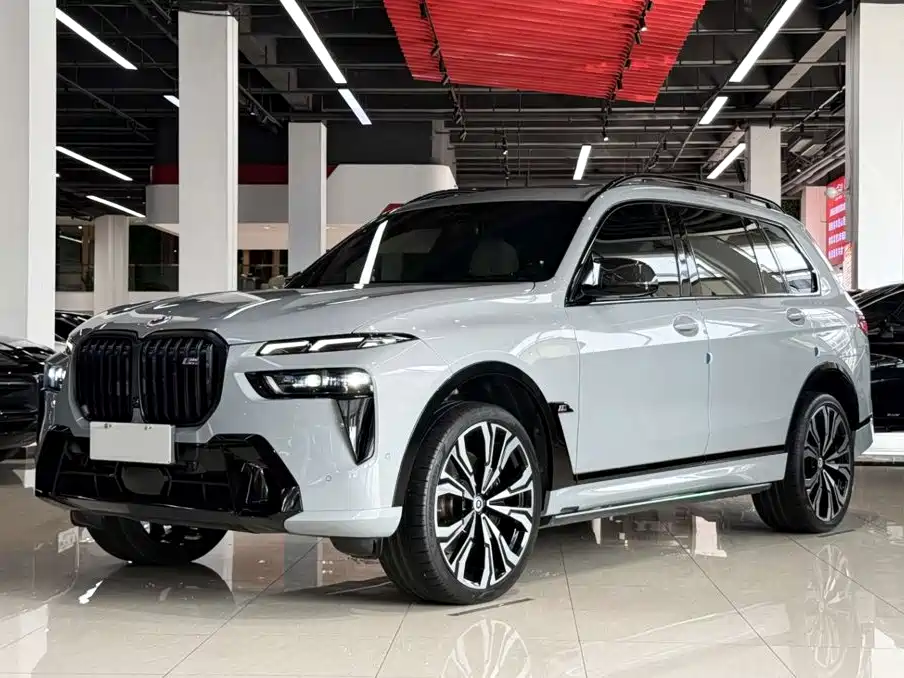 BMW X7 M60i 2023 — фото 1