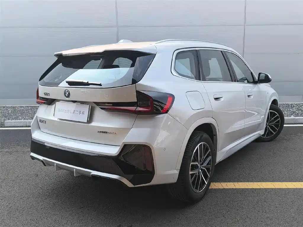 BMW iX1 2025