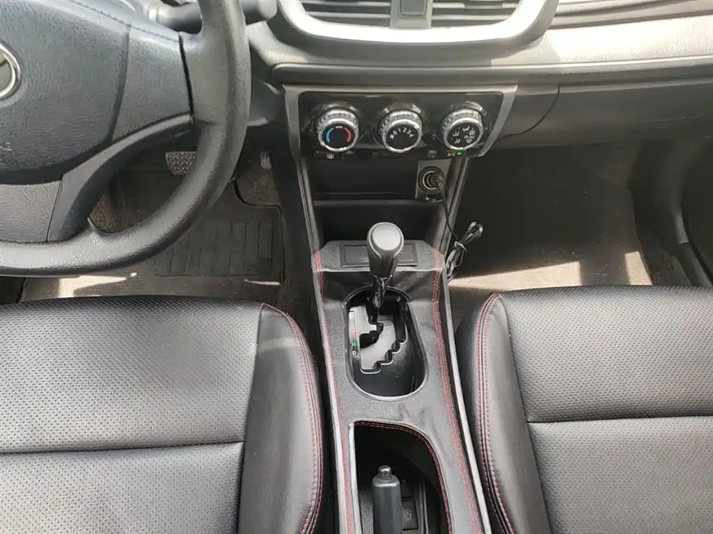 Toyota Yaris L 2019 — фото 10