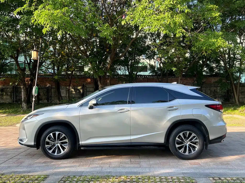 Lexus RX 2022 — фото 8