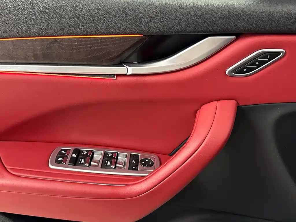 Maserati Levante 2018 — фото 21