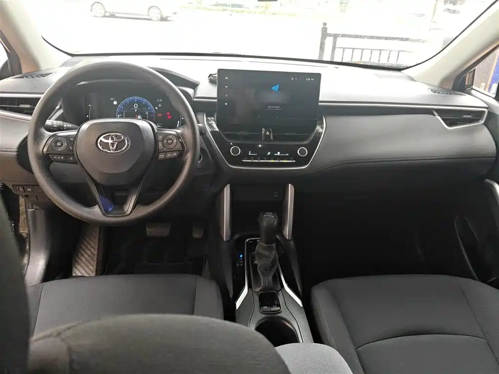 Toyota Corolla Cross 2023 — фото 10