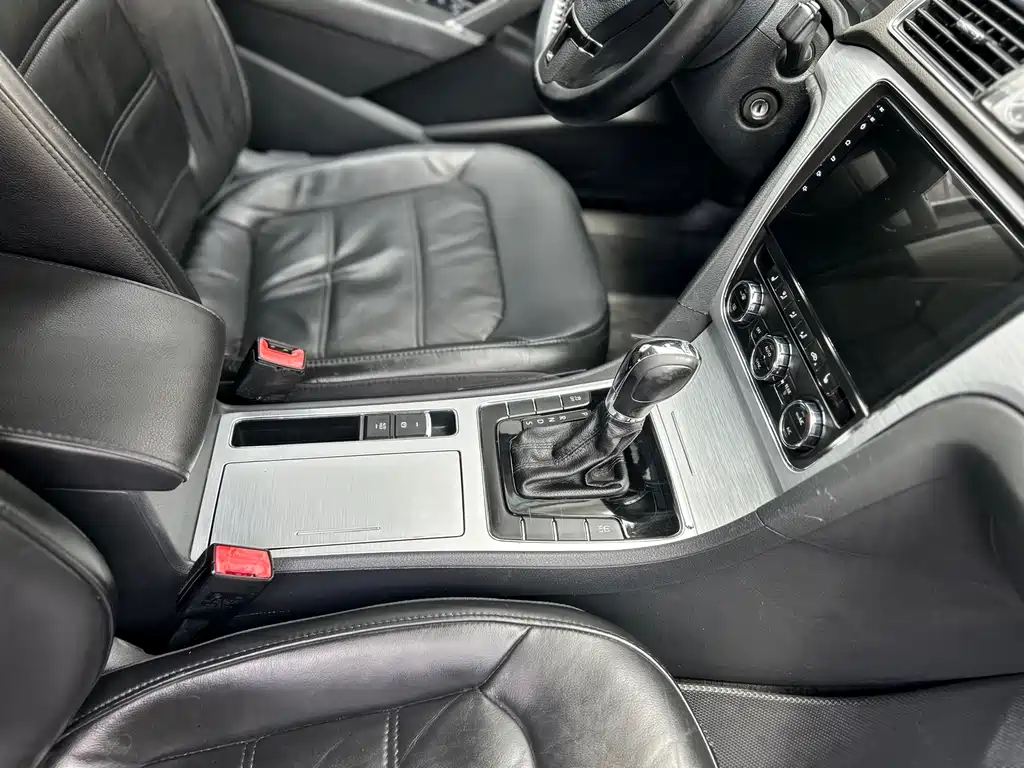 Volkswagen Passat 2015 — фото 31