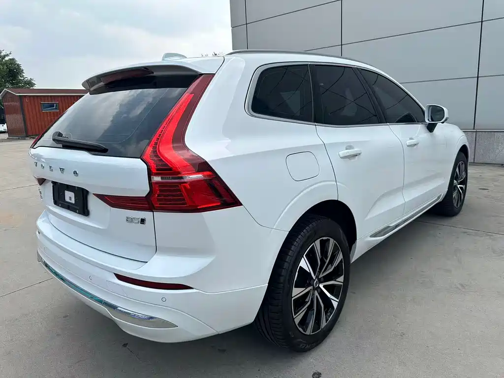 Volvo XC60 2023 — фото 17