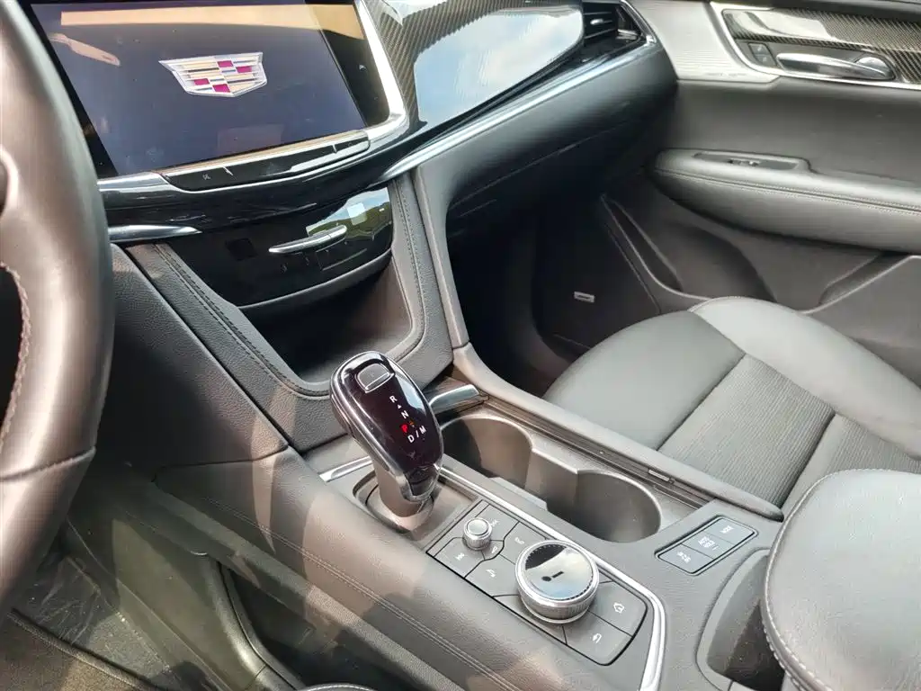 Cadillac XT6 2025 — фото 15