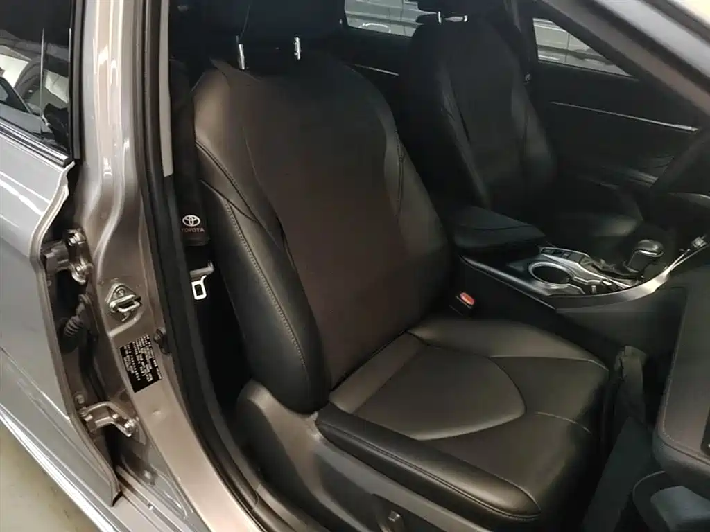 Toyota Camry 2023 — фото 25