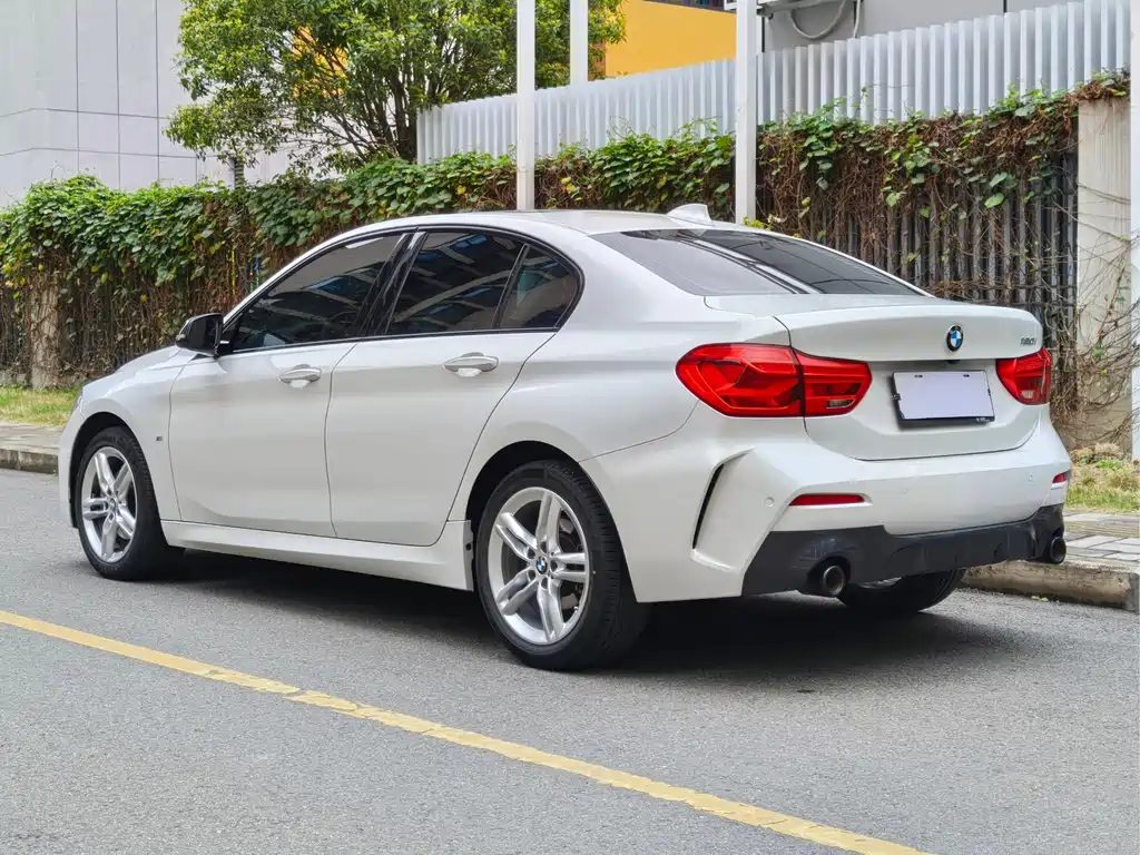 BMW 1 Series 2021