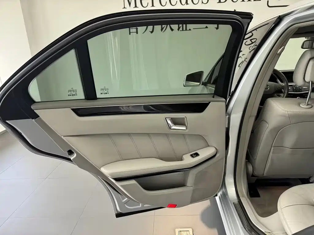 Mercedes-Benz E-Class 2010 — фото 10