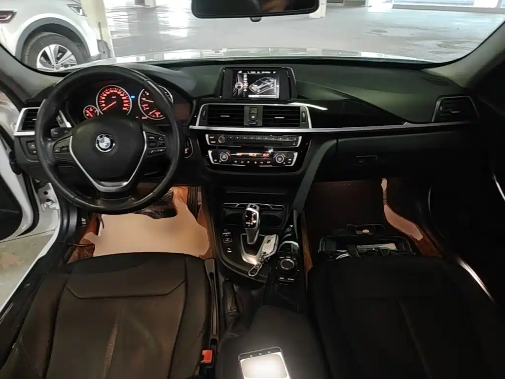 BMW 3 Series 2017 — фото 10