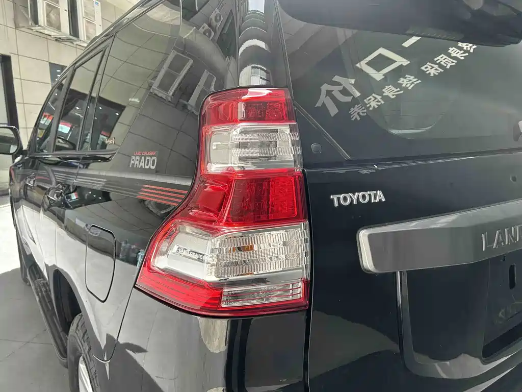 Toyota Prado 2015 — фото 7
