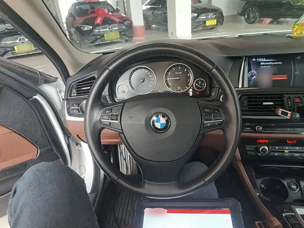 BMW 5 Series 2015 — фото 11