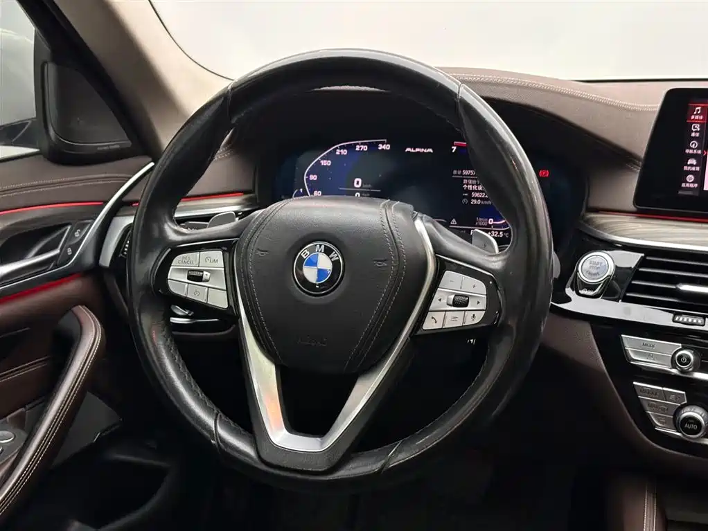 BMW 5 Series 2020 — фото 12