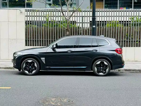 BMW iX3 2021