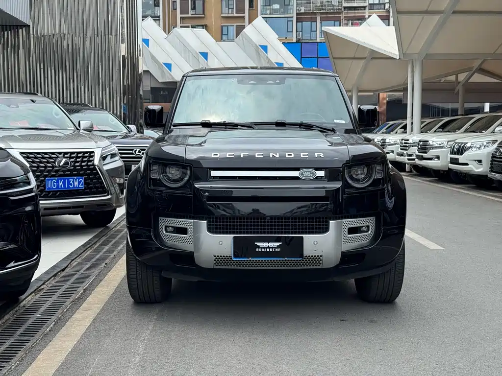 Land Rover Defender 2024
