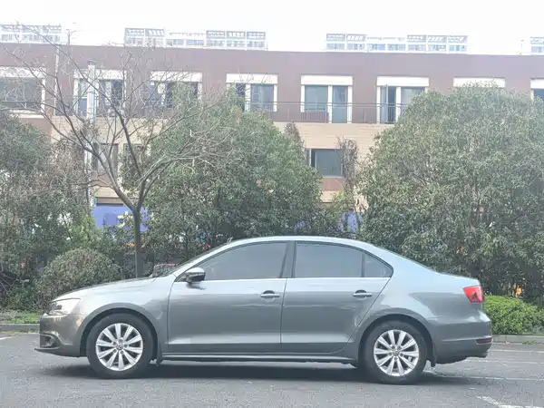 Volkswagen Sagitar 2014