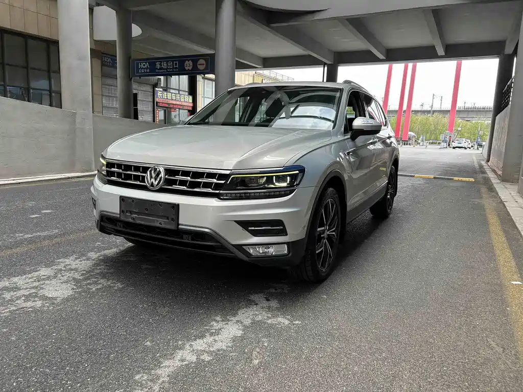 Volkswagen Tiguan L 2017 — фото 2