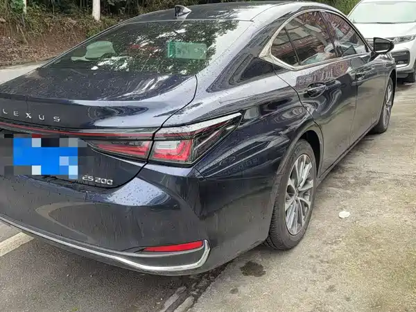 Lexus ES 2025