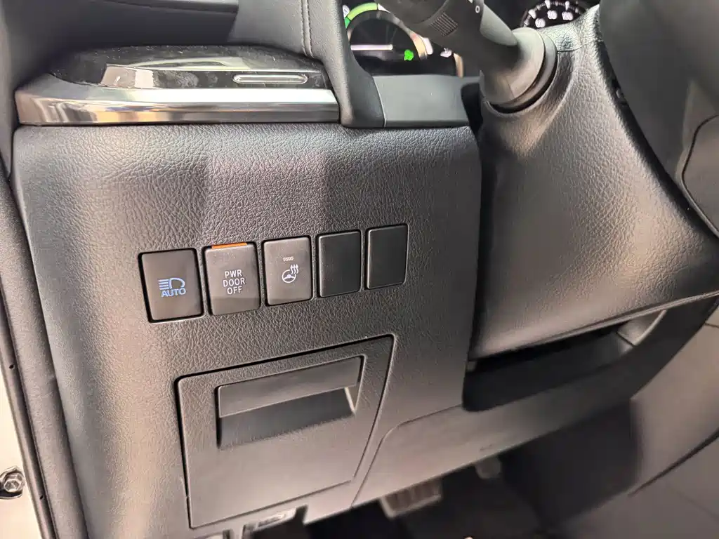 Toyota Vellfire 2021 — фото 17