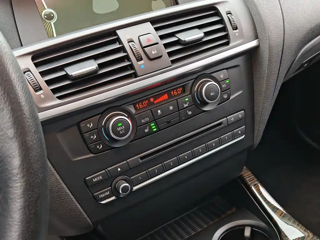 BMW X3 2012 — фото 12