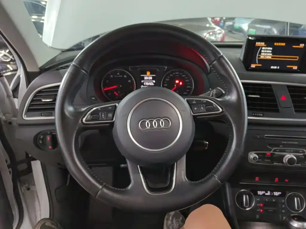 Audi Q3 2017 — фото 11