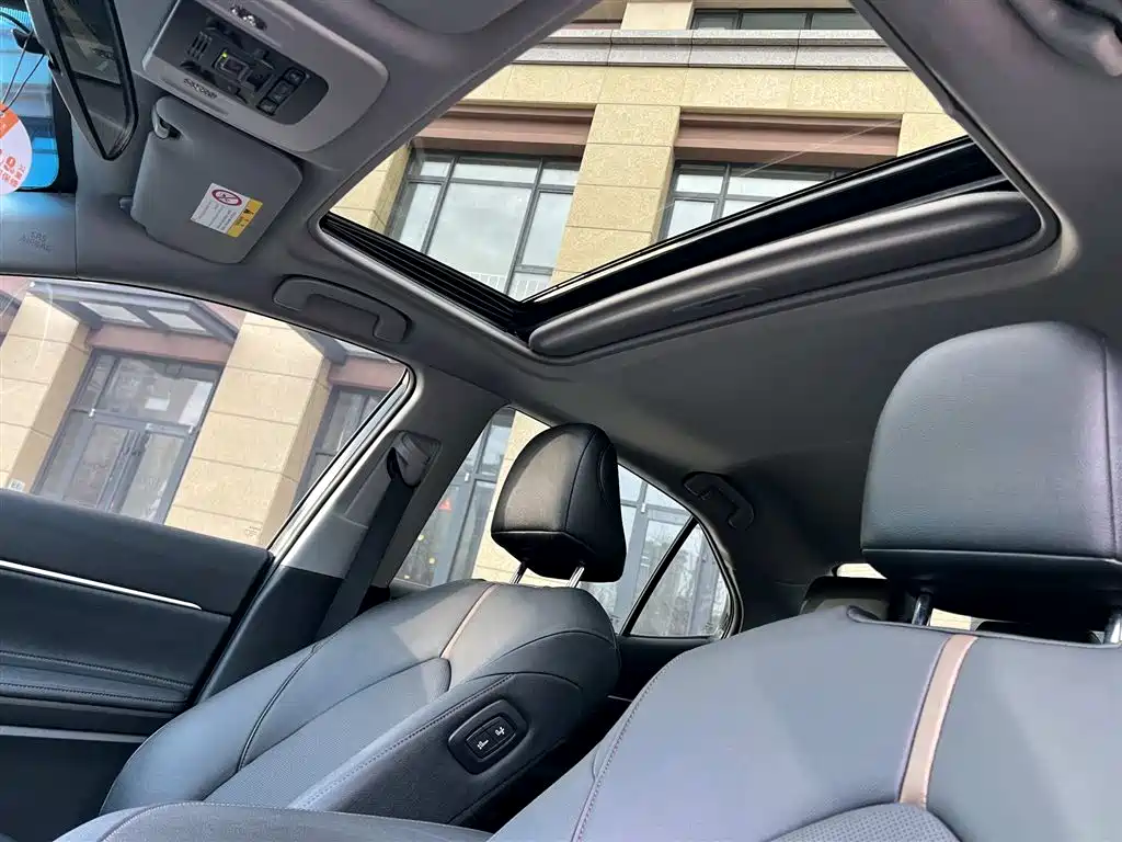 Toyota Camry 2022 — фото 14