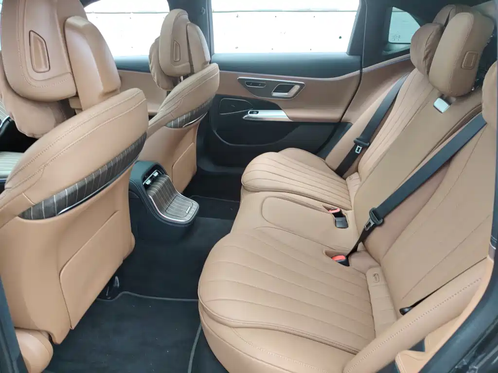 Mercedes-Benz E-Class 2025 — фото 10