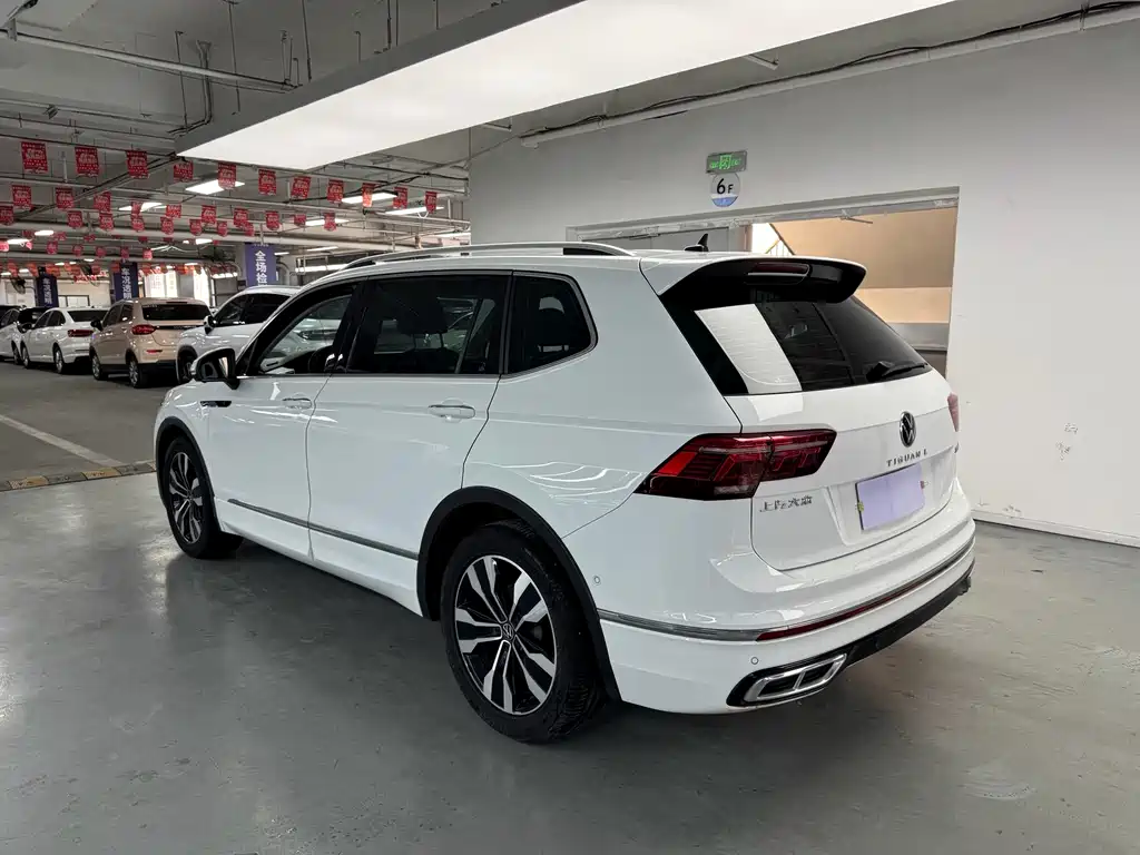 Volkswagen Tiguan L 2023 — фото 10