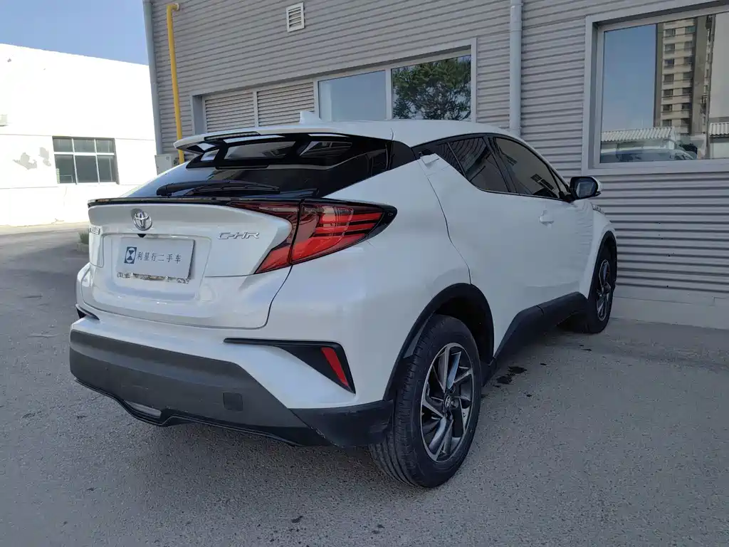 Toyota C-HR 2023 — фото 5