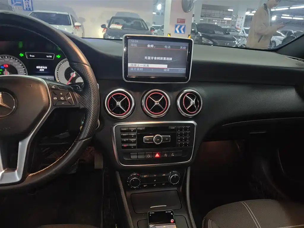 Mercedes-Benz A-Class 2015 — фото 13