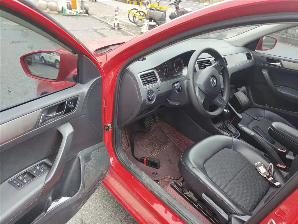 Skoda Rapid Spaceback 2015 — фото 12