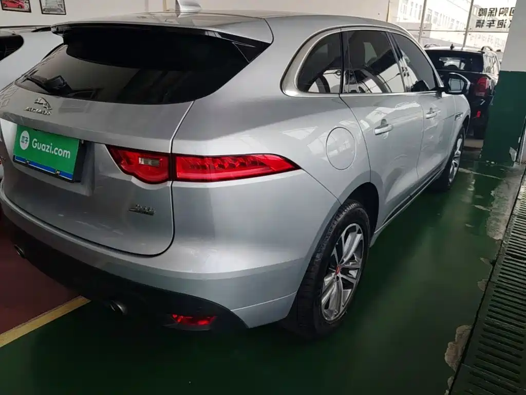 Jaguar F-PACE 2017 — фото 8