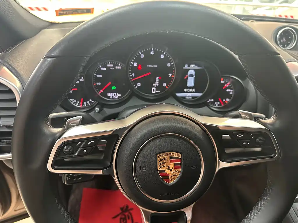 Porsche Cayenne 2016 — фото 11