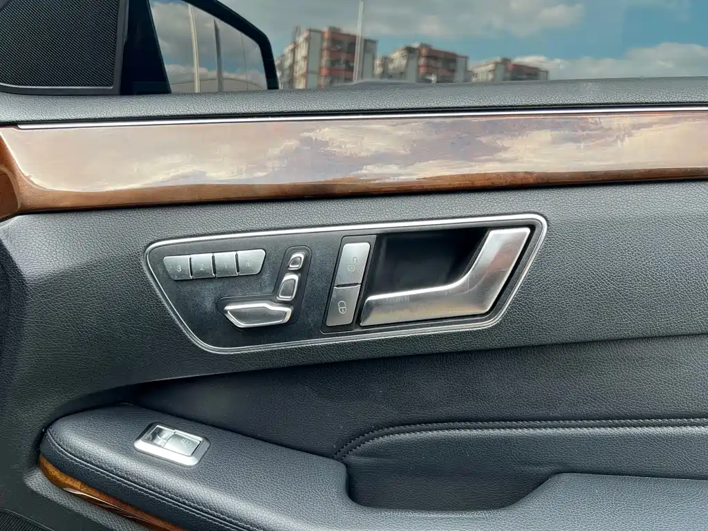 Mercedes-Benz E-Class 2015 — фото 14