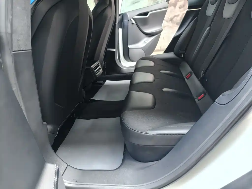 Tesla Model S 2016 — фото 10