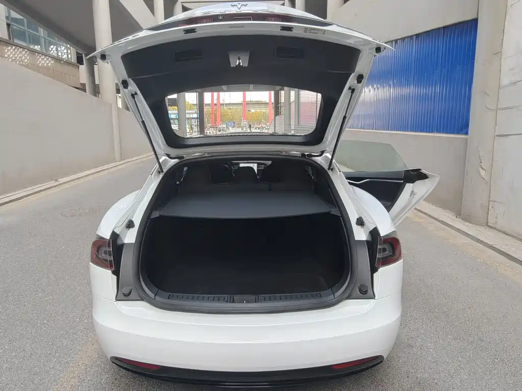 Tesla Model S 2016 — фото 11