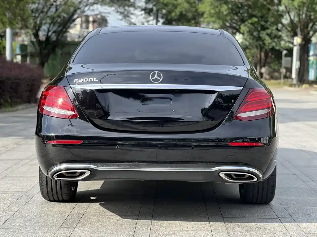 Mercedes-Benz E-Class 2017 — фото 16